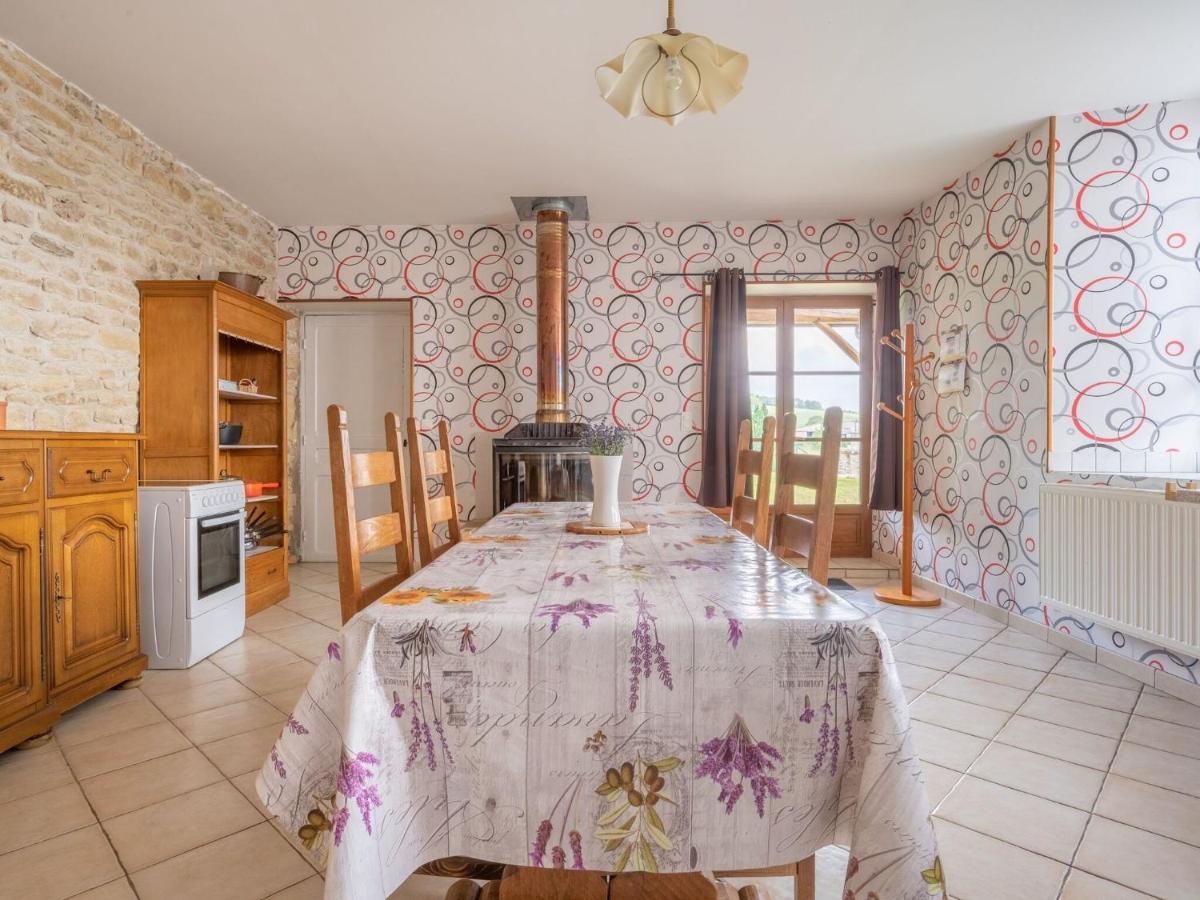Vintage Holiday Home With Private Garden Nouart Номер фото