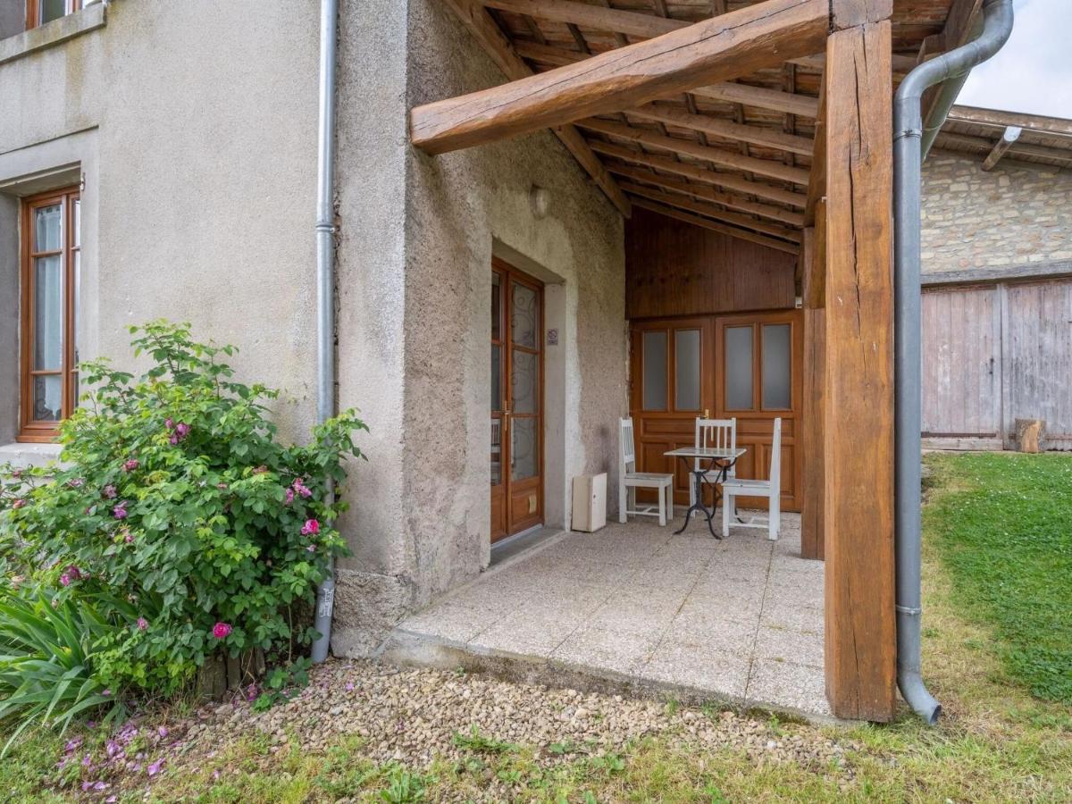 Vintage Holiday Home With Private Garden Nouart Номер фото